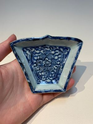 A group of Chinese and Japanese famille verte, blue and white wares, Kangxi and later — foto 49