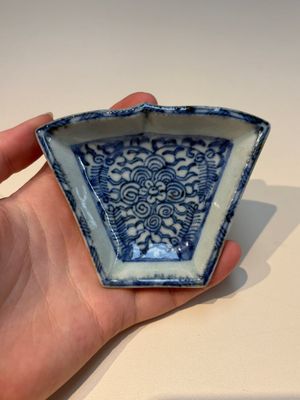 A group of Chinese and Japanese famille verte, blue and white wares, Kangxi and later — foto 51