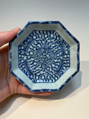 A group of Chinese and Japanese famille verte, blue and white wares, Kangxi and later — foto 59