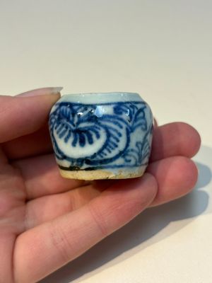 A group of Chinese and Japanese famille verte, blue and white wares, Kangxi and later — foto 62