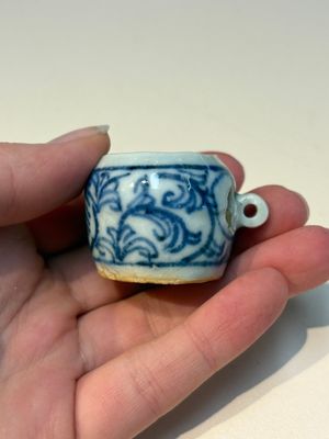 A group of Chinese and Japanese famille verte, blue and white wares, Kangxi and later — foto 63