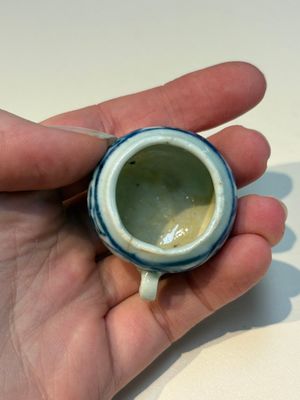 A group of Chinese and Japanese famille verte, blue and white wares, Kangxi and later — foto 65