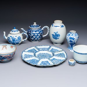 A group of Chinese and Japanese famille verte, blue and white wares, Kangxi and later — foto 1