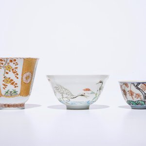 A group of Chinese and Japanese tea wares, incl. a teapot, four cups and three saucers, Kangxi and later — photo 11
