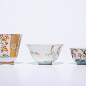A group of Chinese and Japanese tea wares, incl. a teapot, four cups and three saucers, Kangxi and later — photo 13