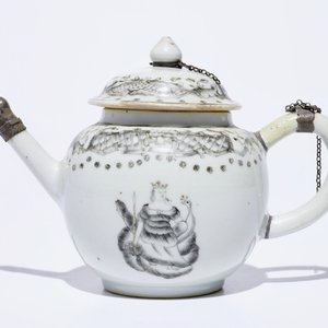 A group of Chinese and Japanese tea wares, incl. a teapot, four cups and three saucers, Kangxi and later — photo 4