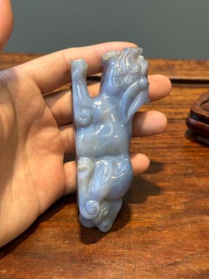 A group of Chinese carvings of lapis lazuli, pink quartz and other precious stones, with several stands, 19/20th C. — photo 75