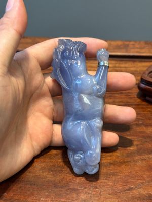 A group of Chinese carvings of lapis lazuli, pink quartz and other precious stones, with several stands, 19/20th C. — photo 77