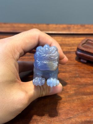 A group of Chinese carvings of lapis lazuli, pink quartz and other precious stones, with several stands, 19/20th C. — photo 78