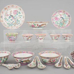 A group of Chinese famille rose Peranakan straits porcelain ware, 19/20th C. — 照片 1