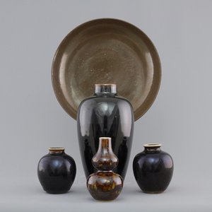 A group of Chinese monochrome brown and black wares, 17/18th C. — photo 1