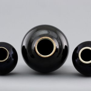 A group of Chinese monochrome brown and black wares, 17/18th C. — photo 3