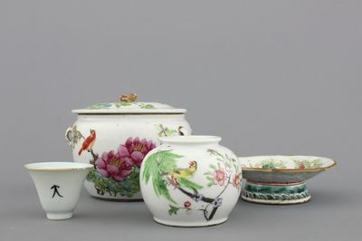 A group of Chinese porcelain famille rose bowls and cups, 19/20th C.