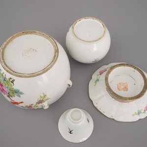 A group of Chinese porcelain famille rose bowls and cups, 19/20th C. — photo 2