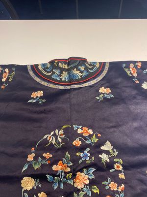 A group of eight pieces of Chinese embroidered silk, 19/20th C. — 照片 12