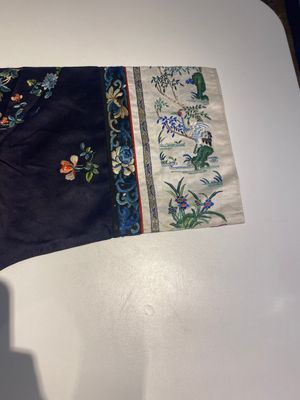 A group of eight pieces of Chinese embroidered silk, 19/20th C. — 照片 13
