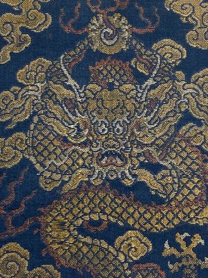 A group of eight pieces of Chinese embroidered silk, 19/20th C. — 照片 16