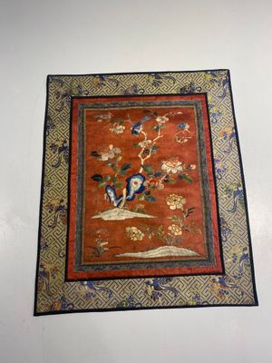 A group of eight pieces of Chinese embroidered silk, 19/20th C. — 照片 24