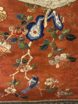 A group of eight pieces of Chinese embroidered silk, 19/20th C. — 照片 25