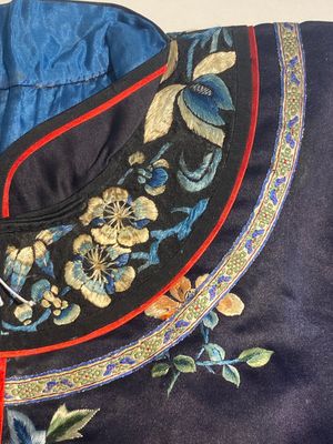 A group of eight pieces of Chinese embroidered silk, 19/20th C. — 照片 5
