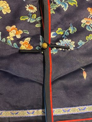 A group of eight pieces of Chinese embroidered silk, 19/20th C. — 照片 8