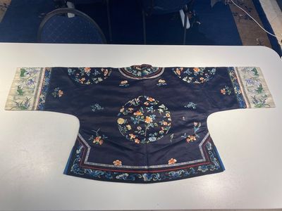 A group of eight pieces of Chinese embroidered silk, 19/20th C. — 照片 10