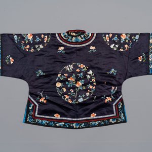 A group of eight pieces of Chinese embroidered silk, 19/20th C. — 照片 5