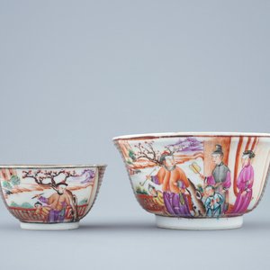 A group of fine Chinese mandarin palette cup, saucer, teapot stand and bowl, Qianlong — photo 4