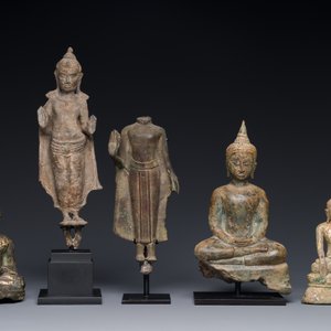A group of five bronze figures of Buddha, Thailand and Indonesia, 8/17th C. — 照片 2