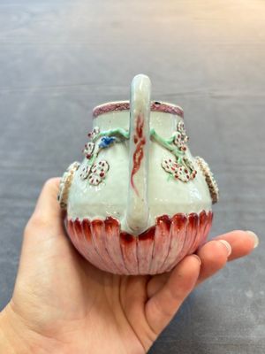 A group of five Chinese famille rose teapots and covers and three stands, Yongzheng/Qianlong — 照片 23