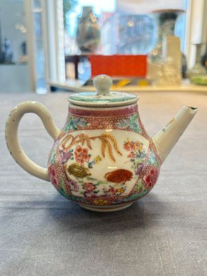 A group of five Chinese famille rose teapots and covers and three stands, Yongzheng/Qianlong — 照片 28