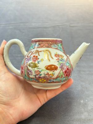 A group of five Chinese famille rose teapots and covers and three stands, Yongzheng/Qianlong — 照片 29