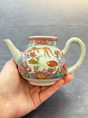 A group of five Chinese famille rose teapots and covers and three stands, Yongzheng/Qianlong — 照片 31