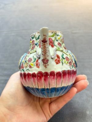 A group of five Chinese famille rose teapots and covers and three stands, Yongzheng/Qianlong — 照片 39