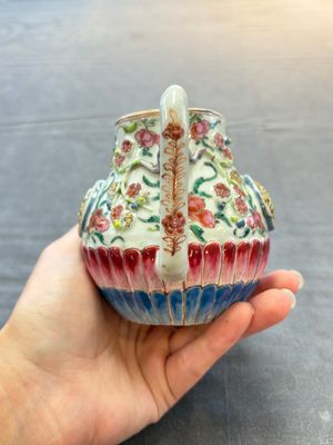 A group of five Chinese famille rose teapots and covers and three stands, Yongzheng/Qianlong — 照片 41