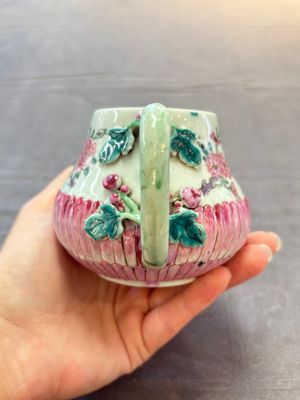 A group of five Chinese famille rose teapots and covers and three stands, Yongzheng/Qianlong — 照片 5