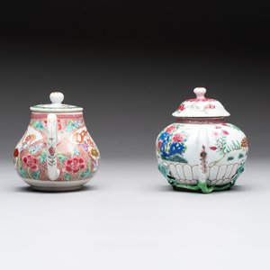 A group of five Chinese famille rose teapots and covers and three stands, Yongzheng/Qianlong — 照片 11