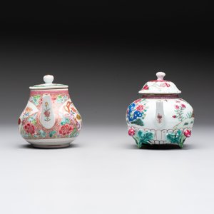 A group of five Chinese famille rose teapots and covers and three stands, Yongzheng/Qianlong — 照片 13