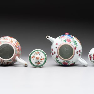 A group of five Chinese famille rose teapots and covers and three stands, Yongzheng/Qianlong — 照片 14