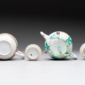 A group of five Chinese famille rose teapots and covers and three stands, Yongzheng/Qianlong — 照片 15