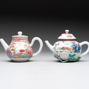 A group of five Chinese famille rose teapots and covers and three stands, Yongzheng/Qianlong — 照片 10