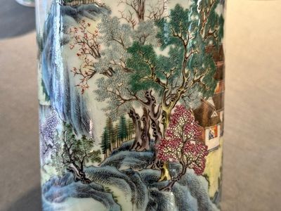 A group of five pieces Chinese famille rose porcelain, Qianlong and Hongxian mark, 19/20th C. — 照片 27