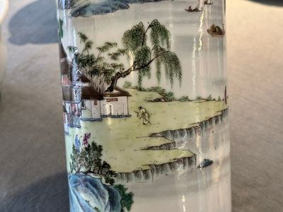 A group of five pieces Chinese famille rose porcelain, Qianlong and Hongxian mark, 19/20th C. — 照片 29