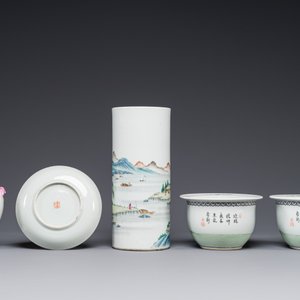 A group of five pieces Chinese famille rose porcelain, Qianlong and Hongxian mark, 19/20th C. — 照片 3