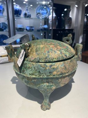 A group of four Chinese archaic bronze wares, late Shang, Warring States and Han — photo 4