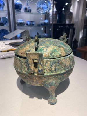 A group of four Chinese archaic bronze wares, late Shang, Warring States and Han — photo 5
