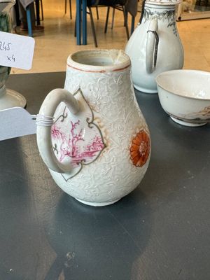 A group of four Chinese export famille rose 'European subject' porcelain, Qianlong — 照片 12