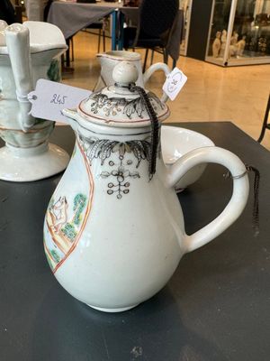 A group of four Chinese export famille rose 'European subject' porcelain, Qianlong — 照片 26