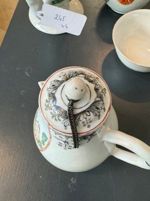 A group of four Chinese export famille rose 'European subject' porcelain, Qianlong — 照片 27