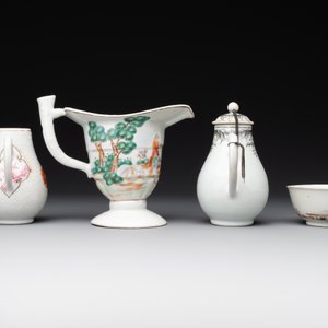 A group of four Chinese export famille rose 'European subject' porcelain, Qianlong — 照片 2